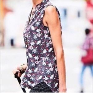 CABI 5210 Plaza Gray Red Floral Sleeveless Blouse Size Medium